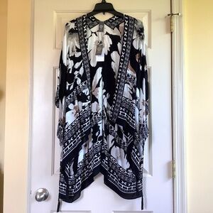 Vince Camuto Floral Blooms Ruana Topper Black Multi OS